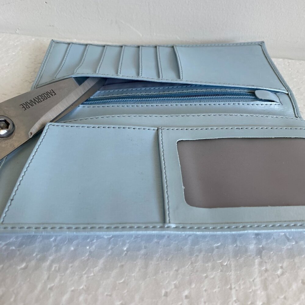 Hello Kitty Light Blue Wallet - Picture 5 of 8